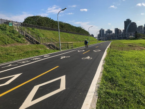 南湖右岸自行車道優化，1.2公里動線更好騎了。