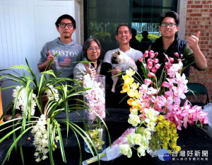 春節前是蝴蝶蘭花卉的旺季，魚池鄉東光村的蒲卉蘭園蒲展男一家人以虎頭蘭專業產銷的創意組合盆栽及客製化組合盆栽，在全國享譽盛名。