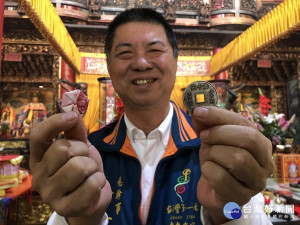 西港慶安宮將發送7000個歲錢紅包，其中限量660個歲錢附有100元發財金。