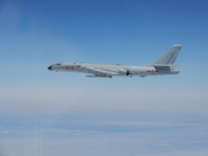 國防部今(10)日表示，上午偵獲中共轟6、空警500、殲11等各型機，於台灣西南方海域執行遠海長航訓練。（圖／資料照片，國防部提供）