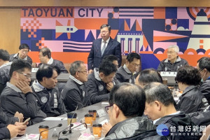 因應武漢肺炎疫情，桃園市政府召開跨局處防疫應變會議，市長鄭文燦親自主持。