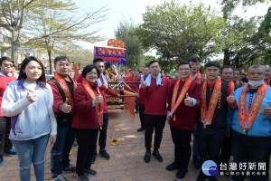 鹿港文衡聖帝新春賜福踩街活動上千人參與熱鬧非凡。