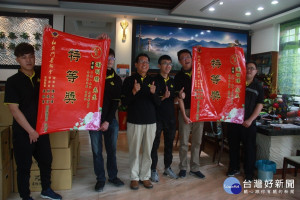 名間綠泰茶業同一茶賽中獲特等雙冠王殊為不易。（記者扶小萍攝）
