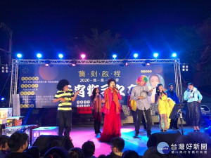集集鄉土燈會舉辦的地方盛會－「元宵節獅子之夜」歌唱表演以及卡拉OK歡唱。