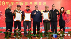 市長表揚2019桃園市千人踩客家酸菜活動-芥菜王比賽前3名得主

