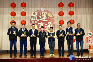 中市創新便民服務獲肯定　盧秀燕頒獎期許再接再厲