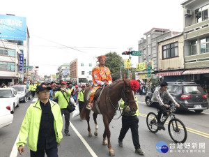 旗牌官吳信賢前往金唐殿正式就職。