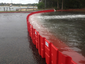 L型書擋原理使防洪板可穩固站立擋住大水。（圖／韋克有限公司提供）