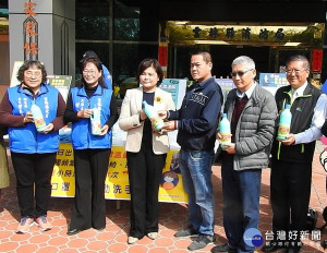 為防止新型冠狀病毒疫情持續擴散，雲林縣政府推動大眾運輸駕駛人優先購買口罩，持續提升防疫量能。