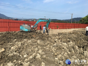關渡平原土地遭非法棄置廢棄物　環警聯手逮現行犯送辦（圖／台北市環保局提供）