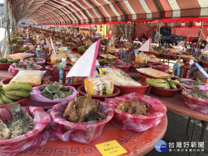 旗牌官吳信賢普渡供品1688桌全數捐贈弱勢。