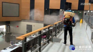 台北花卉產銷股份有限公司拍賣室消毒（圖／台北市政府提供）