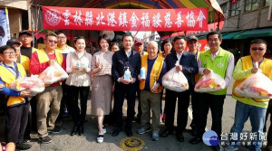 金福綏慈善協會連續15年發起物資捐贈活動，納諾科技董事長呂鴻圖除捐款50萬元援助遭遇急難的個案，還加碼3000瓶奈米抗菌噴霧，與弱勢朋友一同落實防疫。