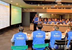 雲林縣警察局舉辦「縣長有約」業務報告，由局長顏旺盛就縣政願景工程、業務說明等提出簡報，並宣示未來除剛性嚴正執法外，亦將兼具柔性勸導，重塑警察形象。