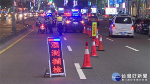 交通部於109年3月1日起訂定酒駕吊銷重新考照之駕駛人，需自行負擔酒駕訓練費及酒癮治療費。

