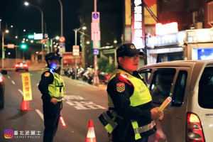 內政部重申，為避免武漢肺炎傳染，已停止使用酒精感知器，且酒測吹嘴只會使用一次，絕對不會重複使用，每次使用前都會進行消毒，以確保酒測衛生。（圖／台北波麗士Facebook）