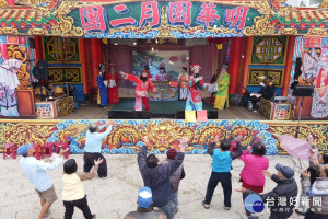 演梨園戲。