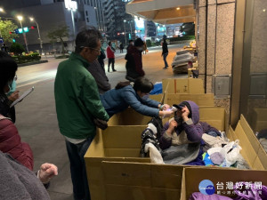 北車、艋舺公園不馬虎　北市加強街友防疫措施