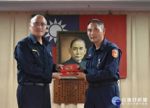 北港分局長王立德針對治安工作執行績效優異之有功人員予以公開表揚，肯定員警維護治安用心，亦提醒注意個人安全。