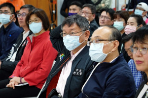 柯文哲9日接受媒體受訪時表示，武漢肺炎還是主要敵人，所以他不希望「七分防疫、三分打柯」。（圖／台北市府秘書處媒體事務組）