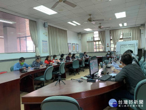 集集鎮推行「公民審議及參與式預算實驗計畫」，國立暨南國際大學公行系陳文學老師及八張社區夥伴代表一起參與「參與式預算」執行委員會議。