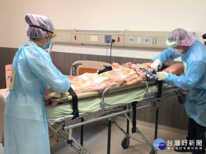因應新冠肺炎疫情　中市護理機構「提前部署」率先防疫演練（圖／台中市政府）