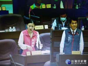 ▲市議員陳雅倫批經濟部不管事，要求接回塔寮坑溪來自己整治。（圖／記者馬虞海攝）