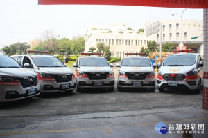 5部企業捐贈的救護車即起加入南投縣緊急救護行列。（記者扶小萍攝）
