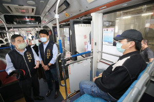 搭大眾運輸須戴口罩　中市府率先視察宣導