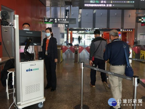 台灣高鐵公司配合防疫政策，於雲林站等處正式啟用醫療級紅外線體溫量測儀，大幅提升體溫監測效能，為旅客的健康安全把關，籲請旅客安心搭乘。
