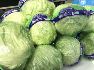 為幫農漁民度過難關，行政院農業委員會已編列73.53億元預算，滾動檢討受衝擊農民、農民團體、農企業所需協助措施。（圖／農委會）