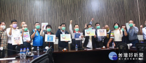 南投縣議會國民黨團籲紓困發現金。（記者扶小萍攝）