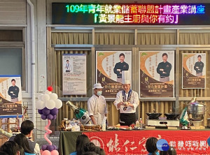 能仁家商創科七年的餐飲管理科，16日重現古早辦桌文化活動，聘請金牌台式料理小王子黃景龍擔任客座講座教授，現場示範傳統台式辦桌料理及蔬果雕教學。（圖／記者黃村杉攝）