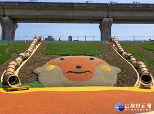 目前工程雖受到新冠肺炎疫情波及，但市府團隊仍持續施工不停滯，持續打造讓小朋友開心、父母放心的全齡共融遊戲場，且力求全區於今年7月開放使用
