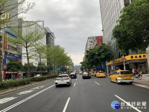 維護行車安全　北市松江路路面翻新（圖／台北市政府提供）