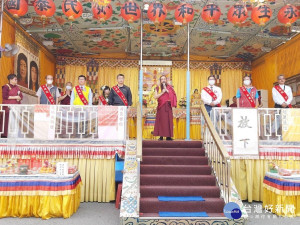 行動佛殿環島祈福，從2018年啟行至今已22個月，18日來到台中梧棲已是第81站，駐錫朝元宮停車場舉辦誦經祈福法會