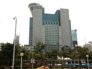 新北市政府指防疫優先，公有場館持續封閉至五一勞動連假後，視疫情狀況再行評估開放。（圖／記者黃村杉攝）