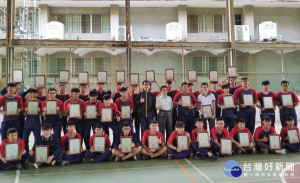 108學年度乙級檢定成果揭曉，北港農工成績傲視雲嘉，參加工業配線等七個職種的乙級技術士檢定，收穫109張乙級證照，工業配線乙級證照通過率達9成。