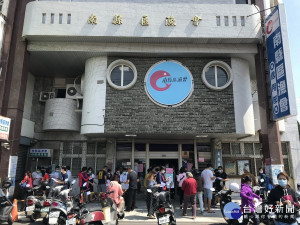 漁民紓困方案今起受理漁會湧人潮。