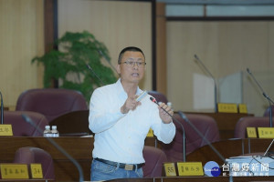 蔡永芳議員指國中小音樂班升學比例太少，音樂教育失衡。（圖／記者馬虞海翻攝／市議會提供）