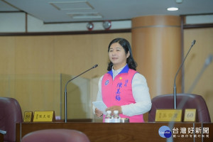 ▲市議員陳美梅質詢，對未來桃林鐵路、南崁溪沿岸觀光設施，補強了許多建議。（圖／記者馬虞海翻攝／市議會提供）
