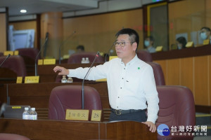 ▲市議員徐景文總質詢，要求中壢站前都市計畫，能發揮全面帶動地方經濟的功能。