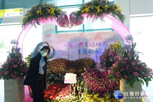 幸福城市美麗啟航，縣長縣長王惠美前往打卡拍照。