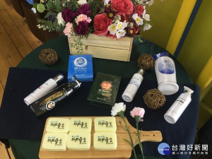 南投縣農產運銷公司母親節推優惠案。（記者扶小萍攝）