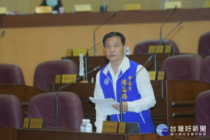 ▲陳萬得市議員對針家庭暴力提出，親子共讀，培養孩子正確人生觀的早期閱讀做法。（圖／桃園市議會提供）

