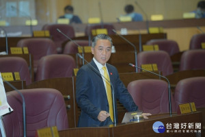 ▲簡志偉議員為原住民的居住困難，向市政府質詢要求正義公平對待。（圖／桃園市議會提供）