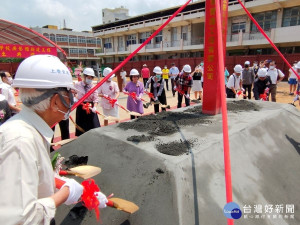 彰化高商「廣藝館」新建工程動土，總統府資政姚嘉文、教育部政務次長范巽綠、彰化縣長王惠美、彰化高商校長粘淑真等人進行動土儀式。圖／記者鄧富珍攝
