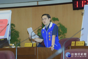 桃園市議會國民黨團副召集人梁為超。