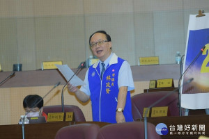 ▲林政賢議員質疑，桃園鐵鐵路地下化工程緩慢和市長鄭文燦未來政治出路有關。（圖／桃園市議會提供）