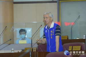 ▲褚春來市議員質詢，為民眾防疫被超重罰款抱屈，他認為衛生局沒有情理。（圖／桃園市議會提供）